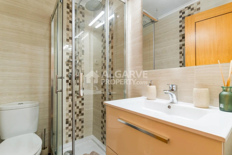 Apartamento T2 para Venda em Quarteira Foto 6
