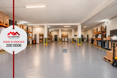 Armazém para Venda em Pedrouços