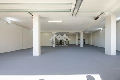 Armazém para Venda em Pedrouços