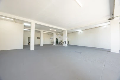 Armazém para Venda em Pedrouços