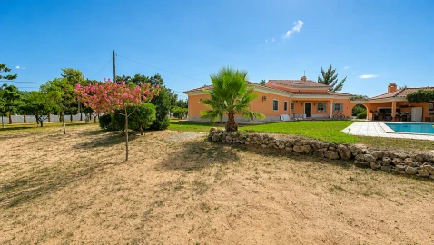 Quinta T4 para Venda em Azeitão (São Lourenço e São Simão)