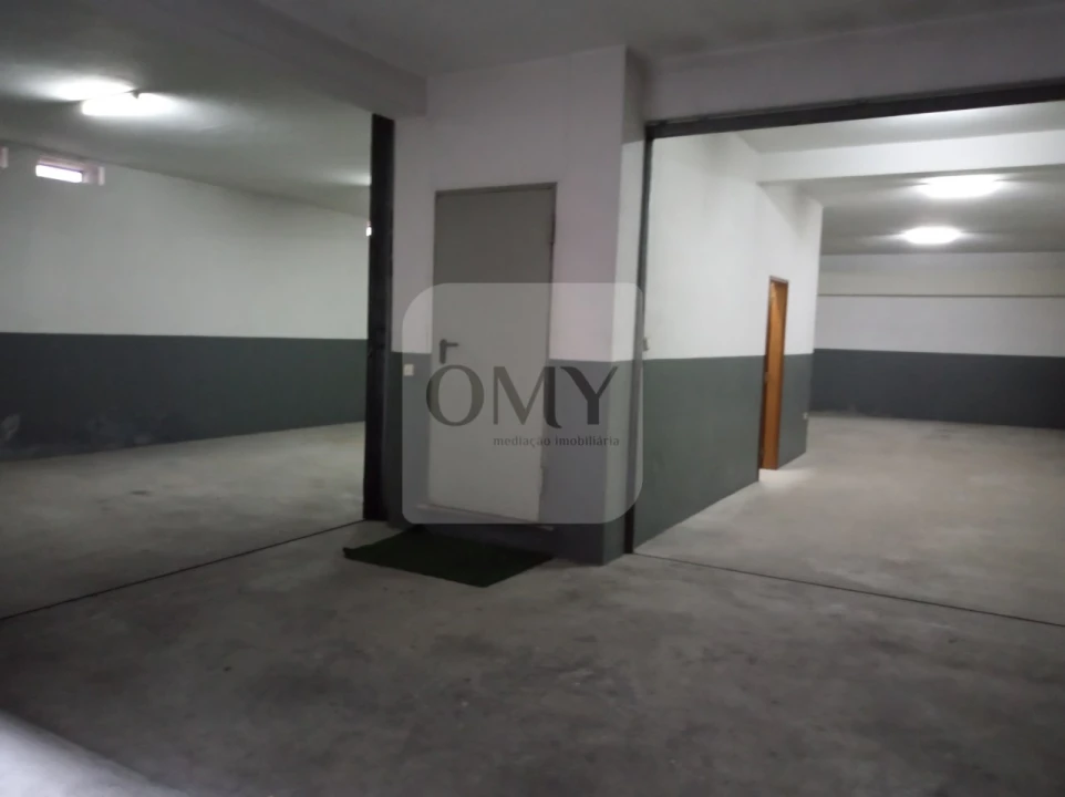 Garagem para Venda em Nossa Senhora da Conceição, São Pedro e São Dinis Foto 1