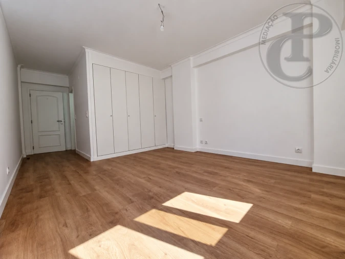 Apartamento T3 para Venda em Carnide Foto 10