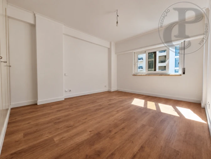 Apartamento T3 para Venda em Carnide Foto 12