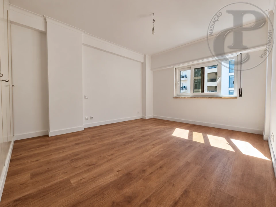 Apartamento T3 para Venda em Carnide Foto 12
