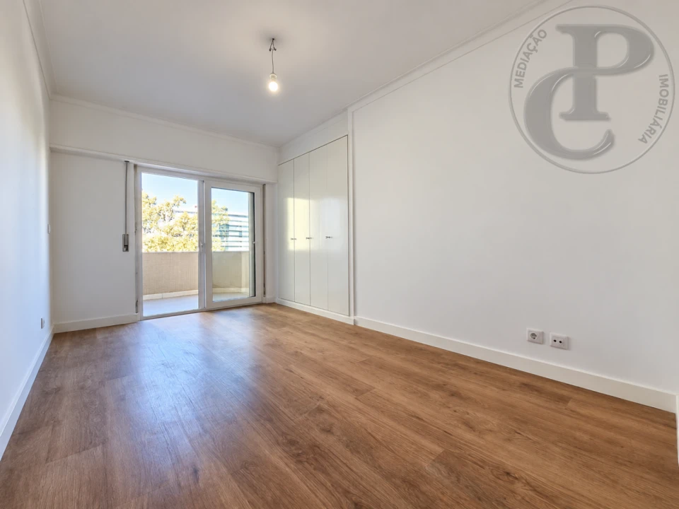 Apartamento T3 para Venda em Carnide Foto 8