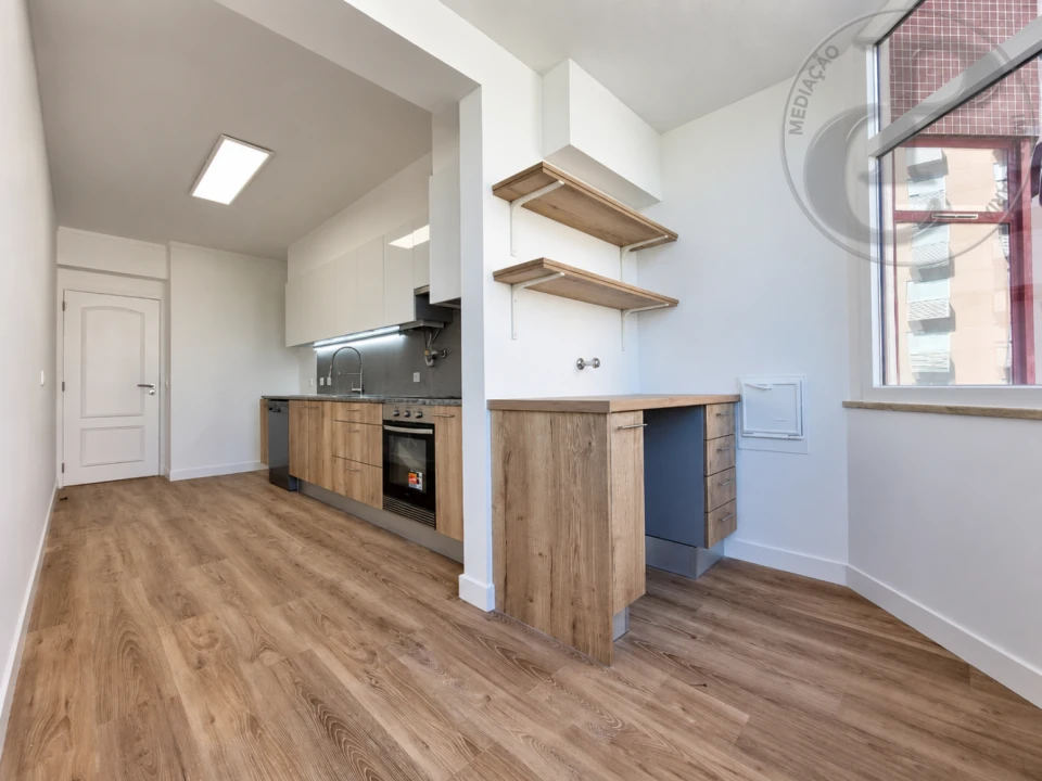 Apartamento T3 para Venda em Carnide Foto 4
