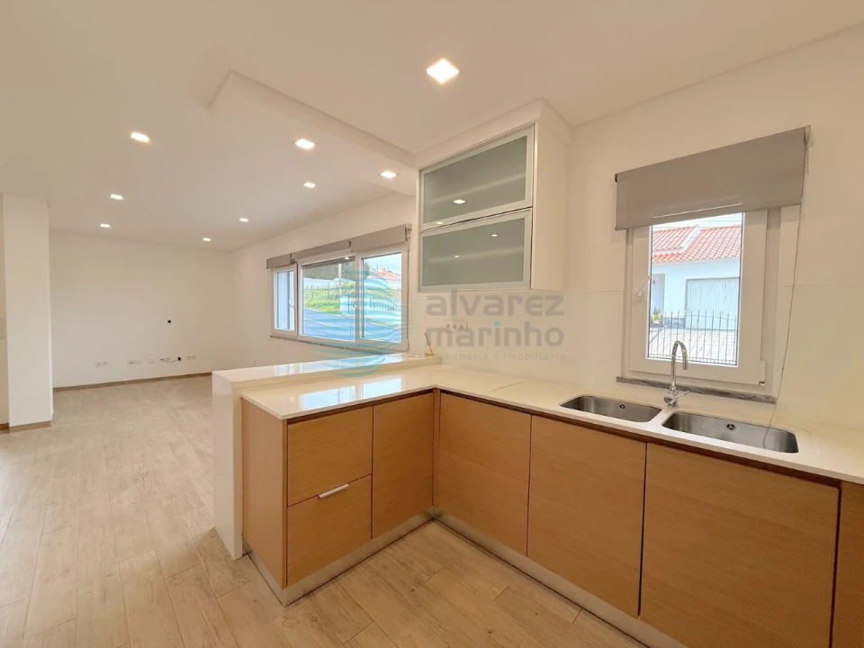 Moradia T2 para Arrendamento em Santa Maria, São Pedro e Matacães Foto 7