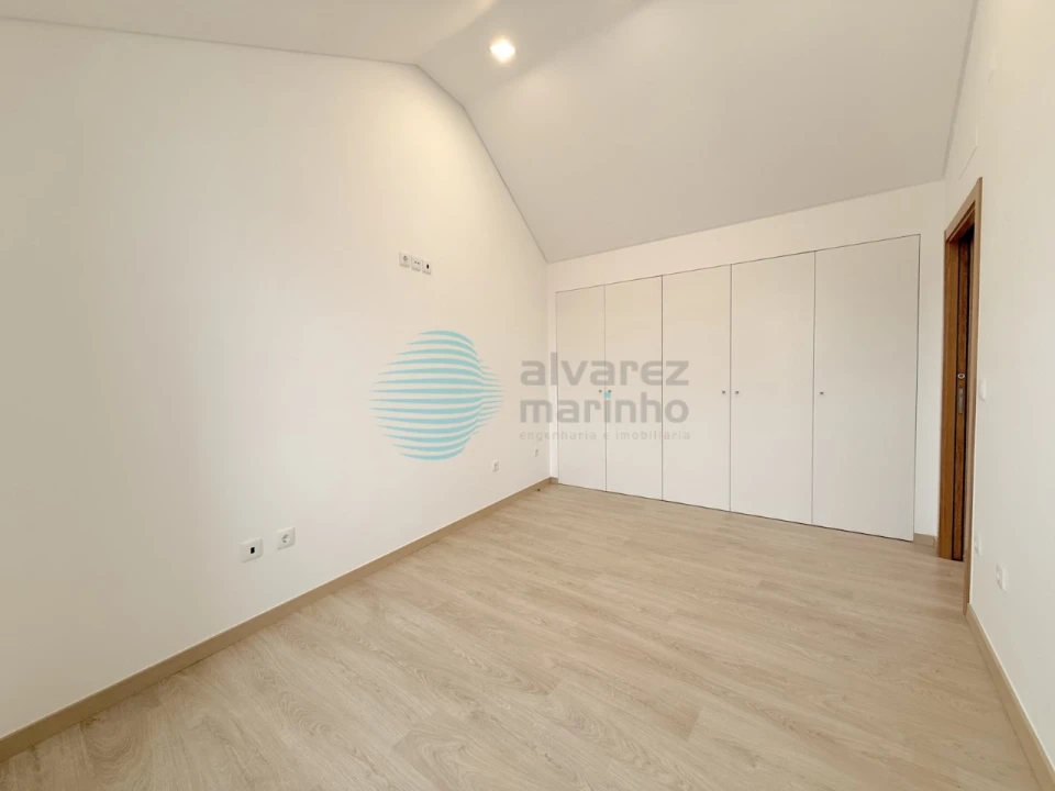 Moradia T2 para Arrendamento em Santa Maria, São Pedro e Matacães Foto 25