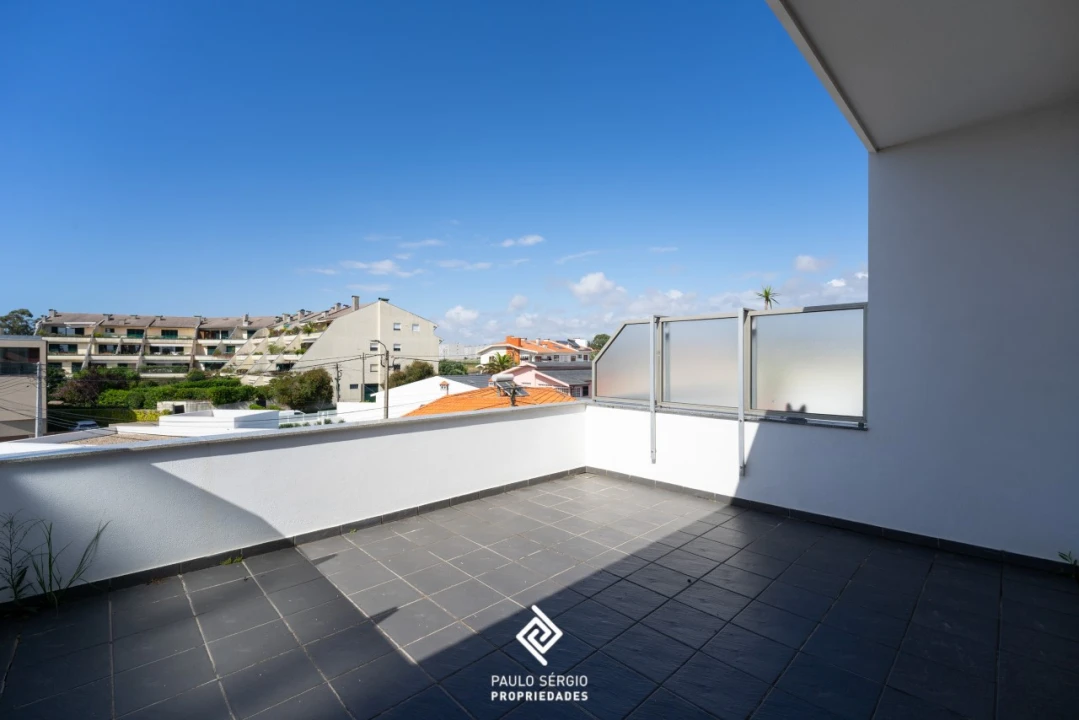 Moradia T3 para Venda em Arcozelo Foto 18
