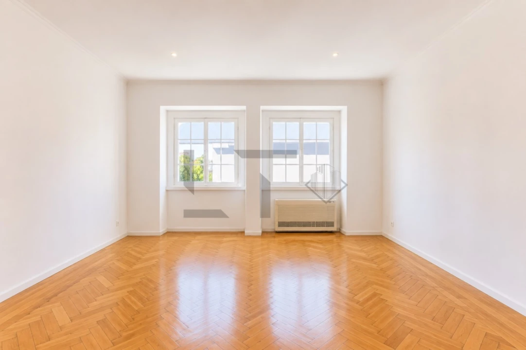 Apartamento T4 para Venda em Alvalade Foto 2