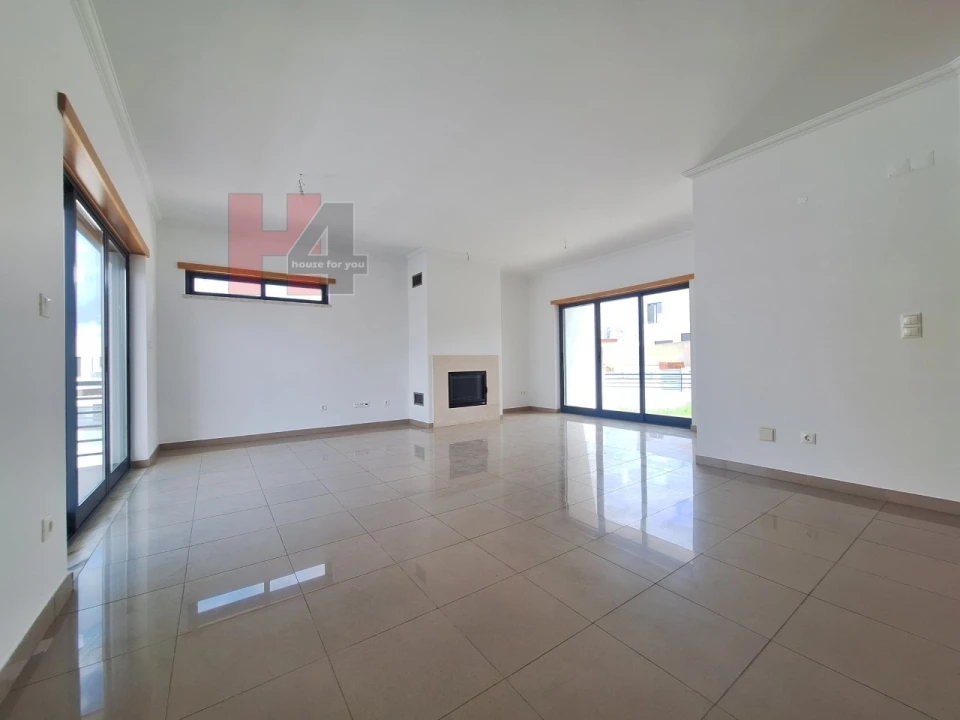 Moradia T5 para Venda em Laranjeiro e Feijó Foto 4