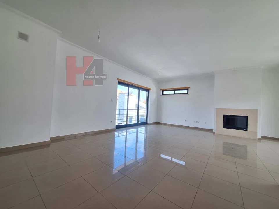 Moradia T5 para Venda em Laranjeiro e Feijó Foto 5