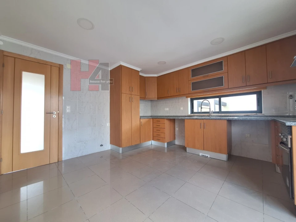Moradia T5 para Venda em Laranjeiro e Feijó Foto 9