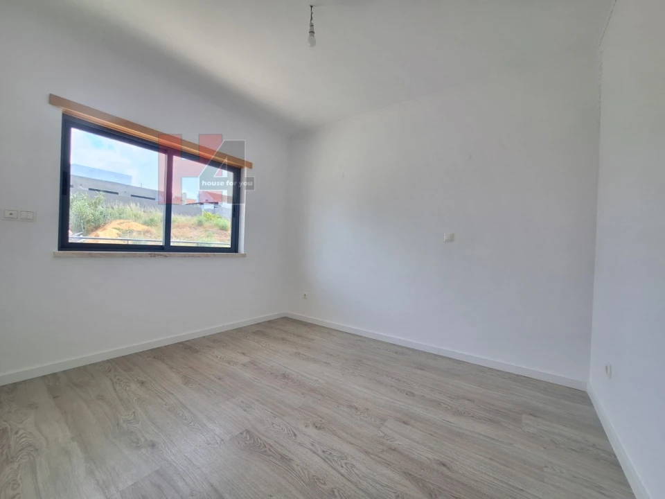 Moradia T5 para Venda em Laranjeiro e Feijó Foto 12