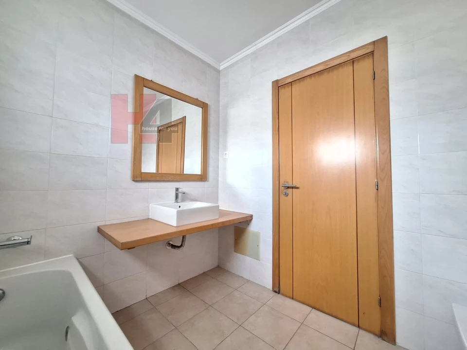 Moradia T5 para Venda em Laranjeiro e Feijó Foto 19