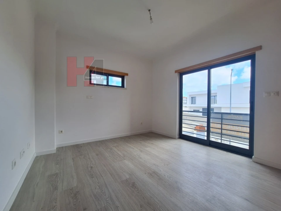 Moradia T5 para Venda em Laranjeiro e Feijó Foto 21