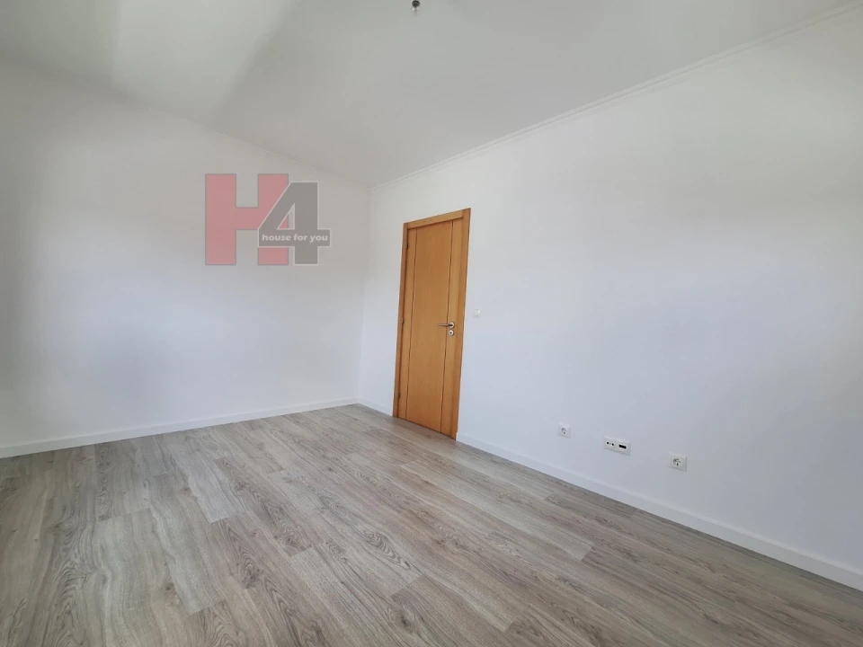 Moradia T5 para Venda em Laranjeiro e Feijó Foto 24