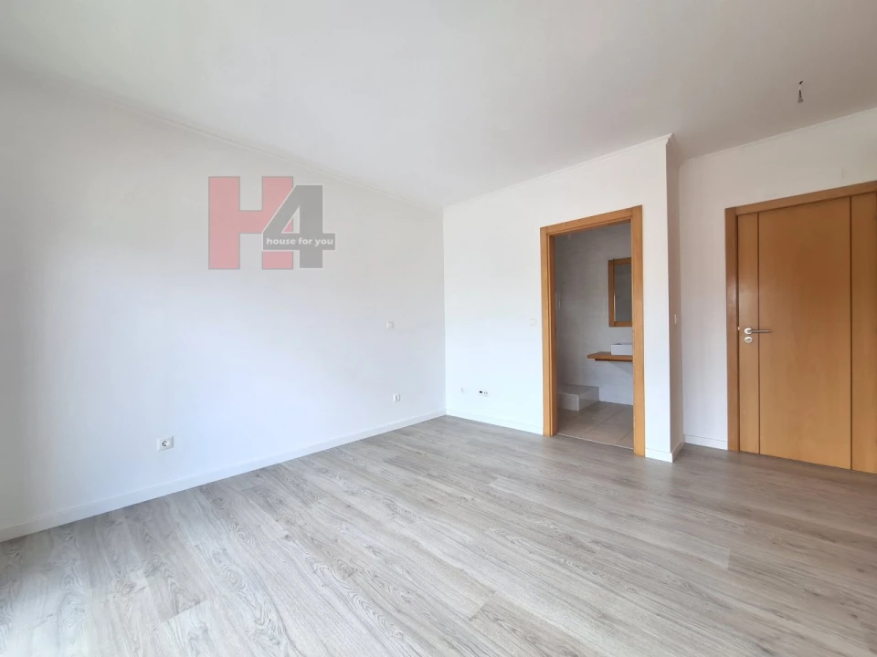 Moradia T5 para Venda em Laranjeiro e Feijó Foto 27