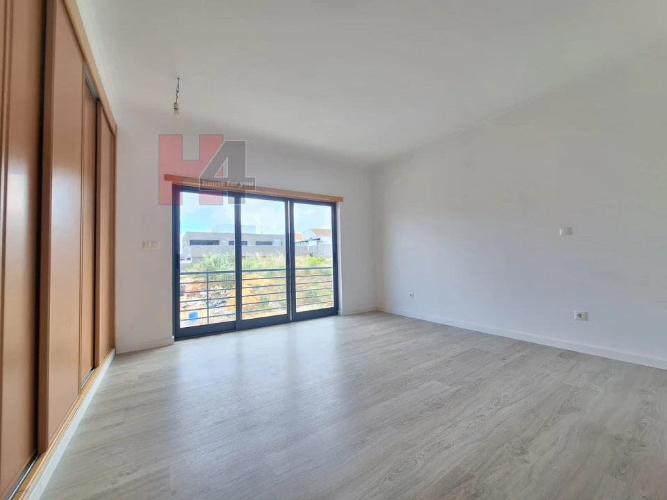 Moradia T5 para Venda em Laranjeiro e Feijó Foto 28