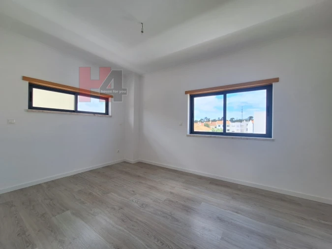 Moradia T5 para Venda em Laranjeiro e Feijó Foto 25