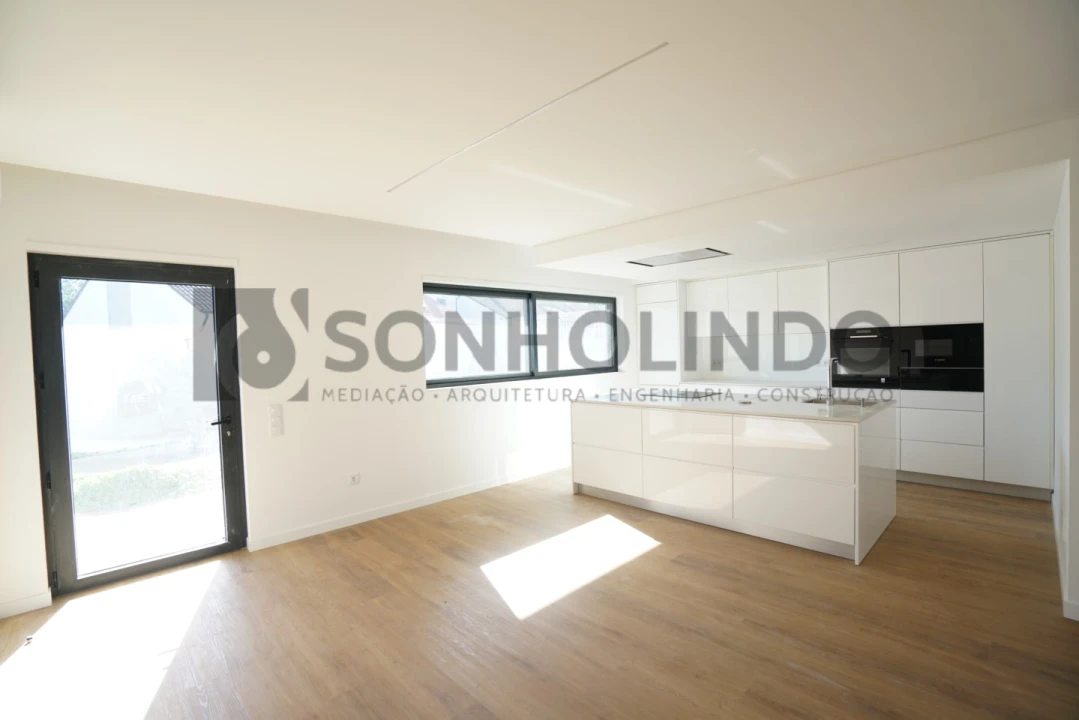 Moradia T3 para Venda em Cidade da Maia Foto 3