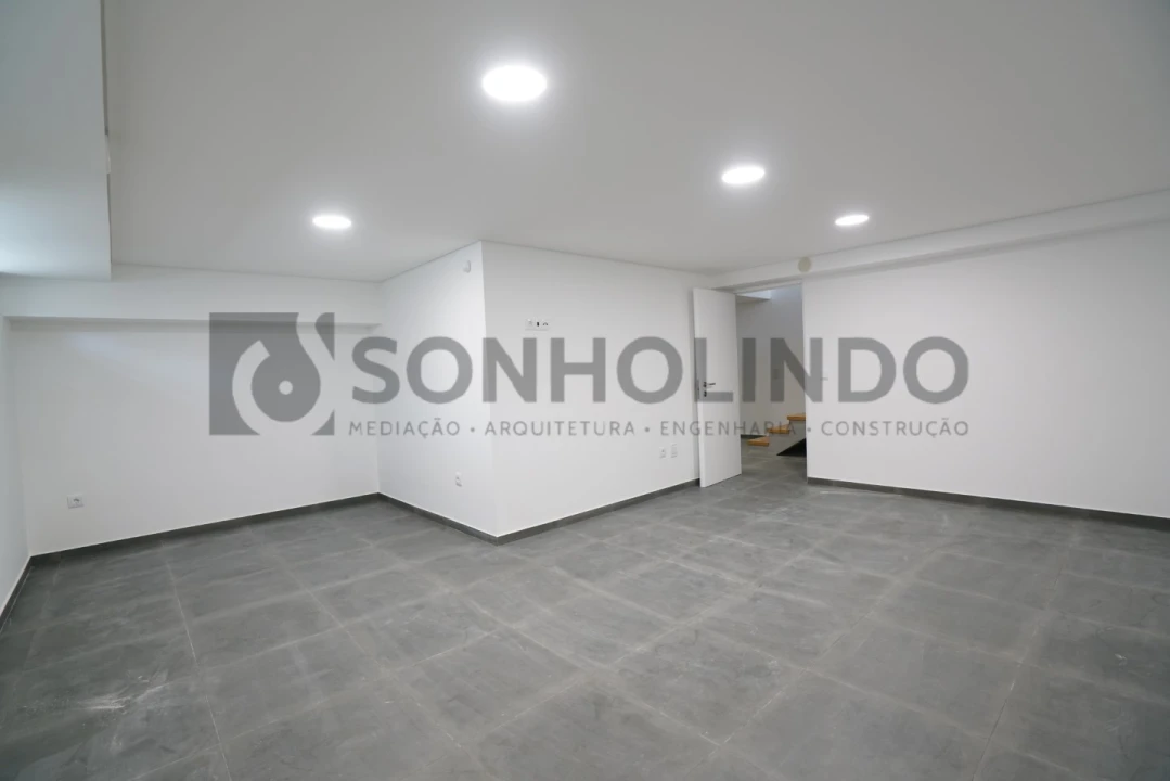Moradia T3 para Venda em Cidade da Maia Foto 12