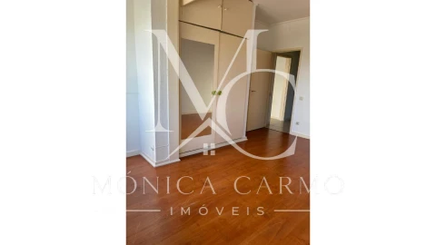 Apartamento T2 para Arrendamento em Oeiras e São Julião da Barra, Paço de Arcos e Caxias