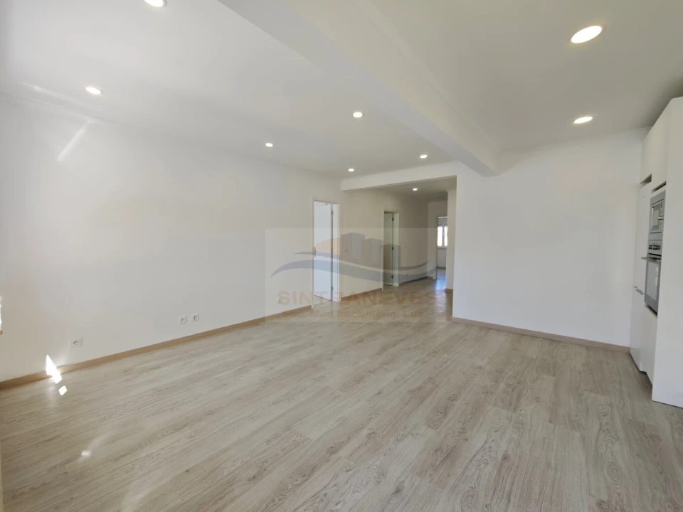 Apartamento T3 para Venda em Massamá e Monte Abraão Foto 6