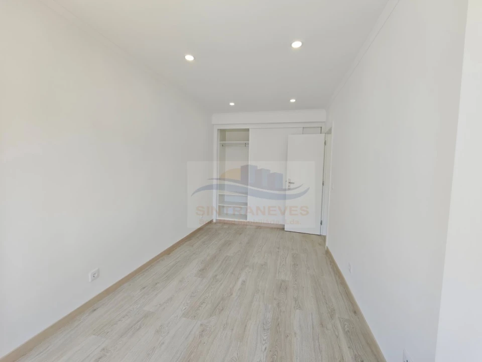 Apartamento T3 para Venda em Massamá e Monte Abraão Foto 11