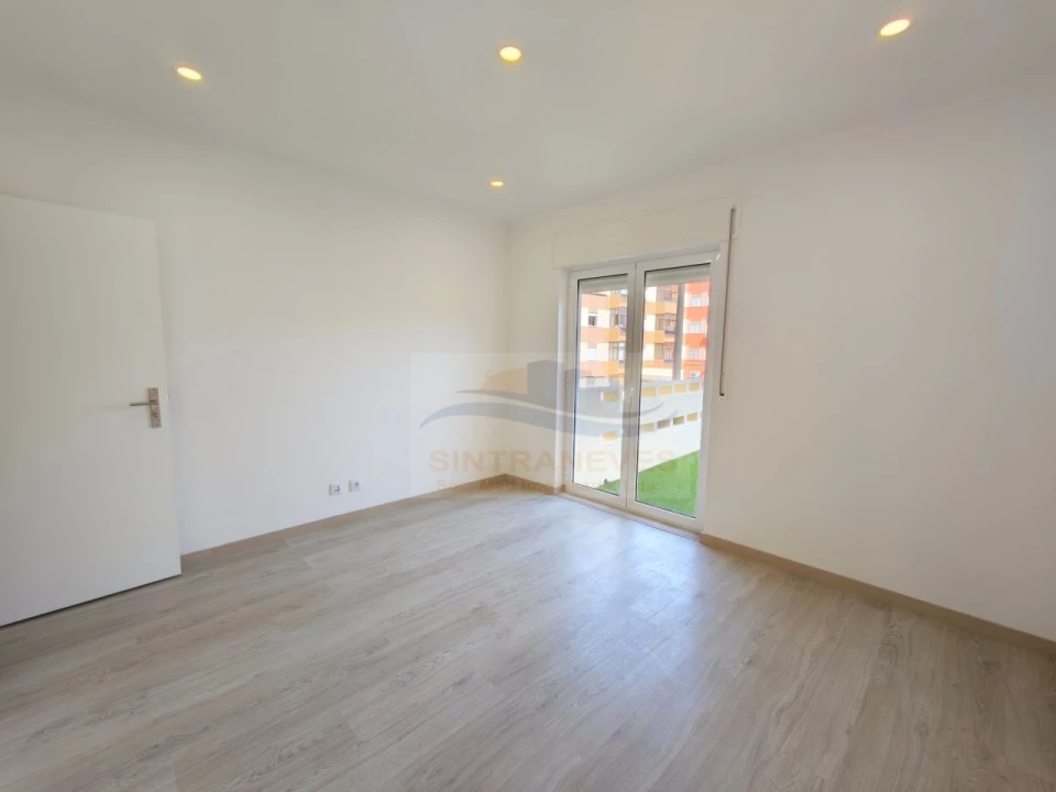 Apartamento T3 para Venda em Massamá e Monte Abraão Foto 15