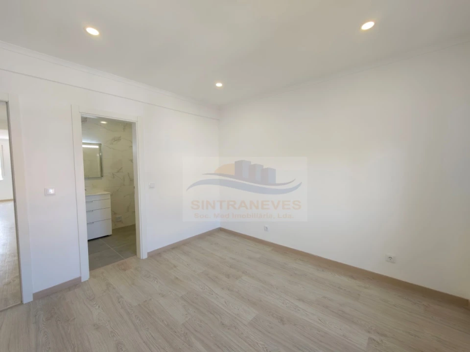 Apartamento T3 para Venda em Massamá e Monte Abraão Foto 20