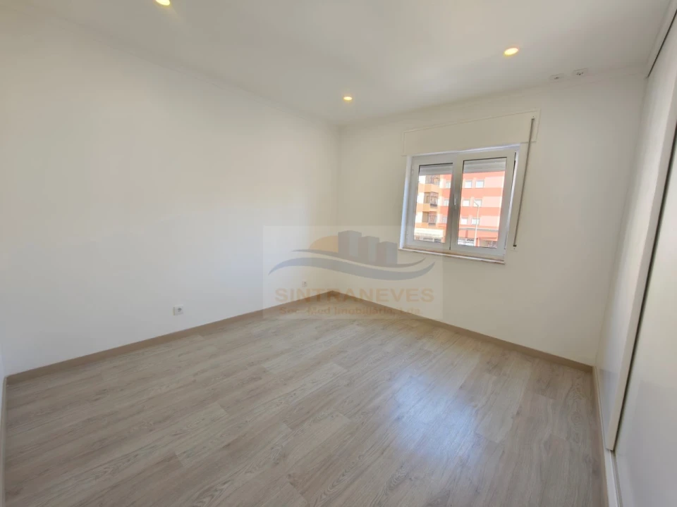 Apartamento T3 para Venda em Massamá e Monte Abraão Foto 21