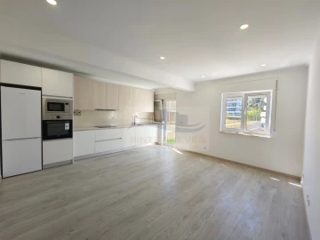 Apartamento T3 para Venda em Massamá e Monte Abraão