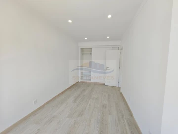 Apartamento T3 para Venda em Massamá e Monte Abraão