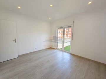 Apartamento T3 para Venda em Massamá e Monte Abraão