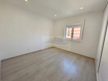 Apartamento T3 para Venda em Massamá e Monte Abraão