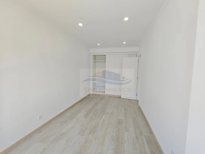 Apartamento T3 para Venda em Massamá e Monte Abraão Foto 11