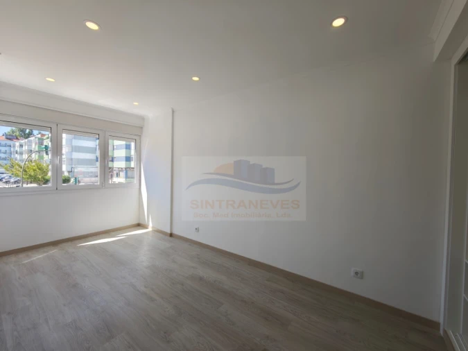 Apartamento T3 para Venda em Massamá e Monte Abraão Foto 12