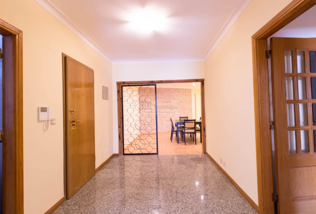 Apartamento T2 para Arrendamento em Algés, Linda-A-Velha e Cruz Quebrada-Dafundo Foto 5
