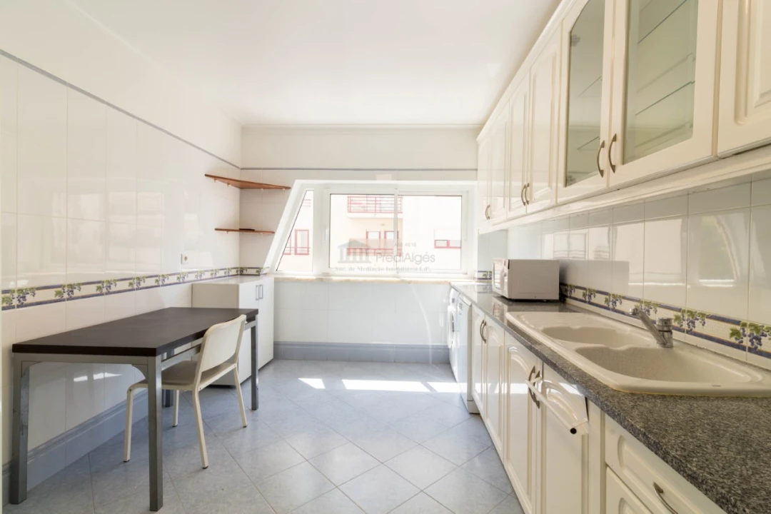 Apartamento T2 para Arrendamento em Algés, Linda-A-Velha e Cruz Quebrada-Dafundo Foto 10