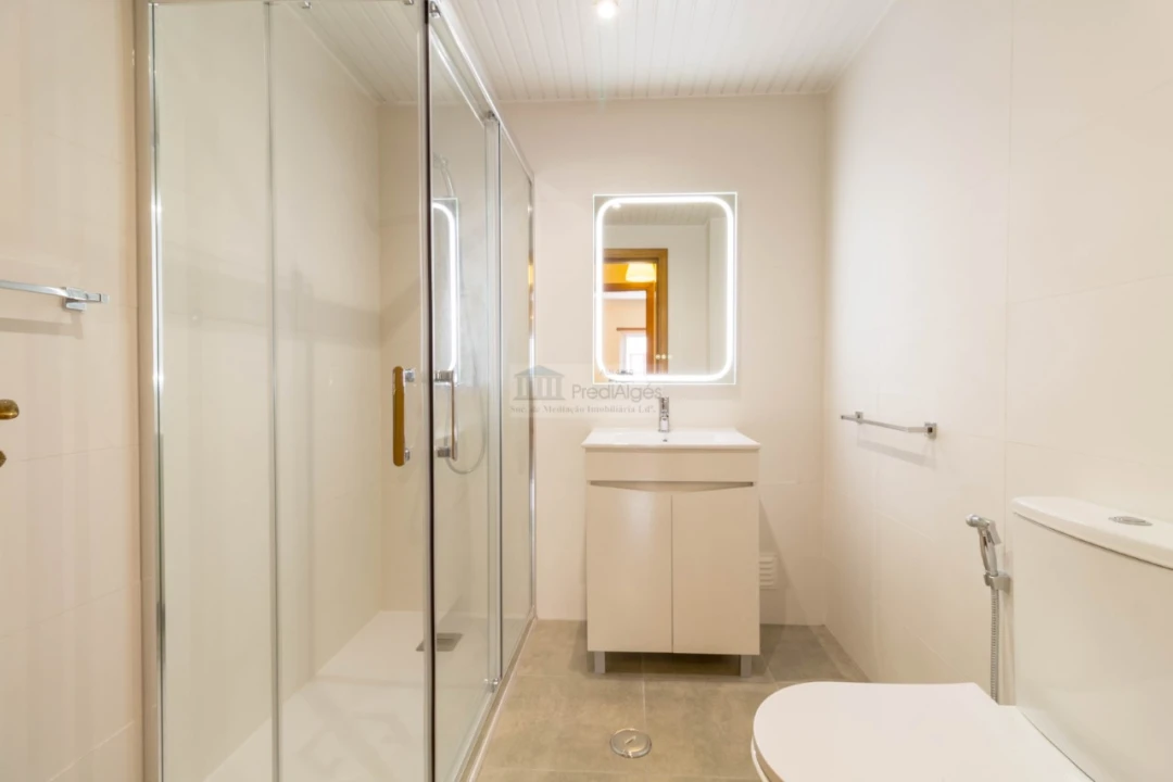 Apartamento T2 para Arrendamento em Algés, Linda-A-Velha e Cruz Quebrada-Dafundo Foto 16