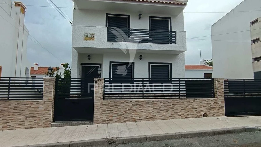 Moradia T4 para Venda em Barbacena e Vila Fernando
