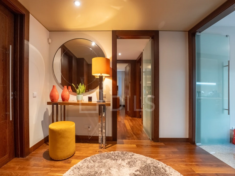 Apartamento T4 para Venda em Santa Marinha e São Pedro da Afurada Foto 1