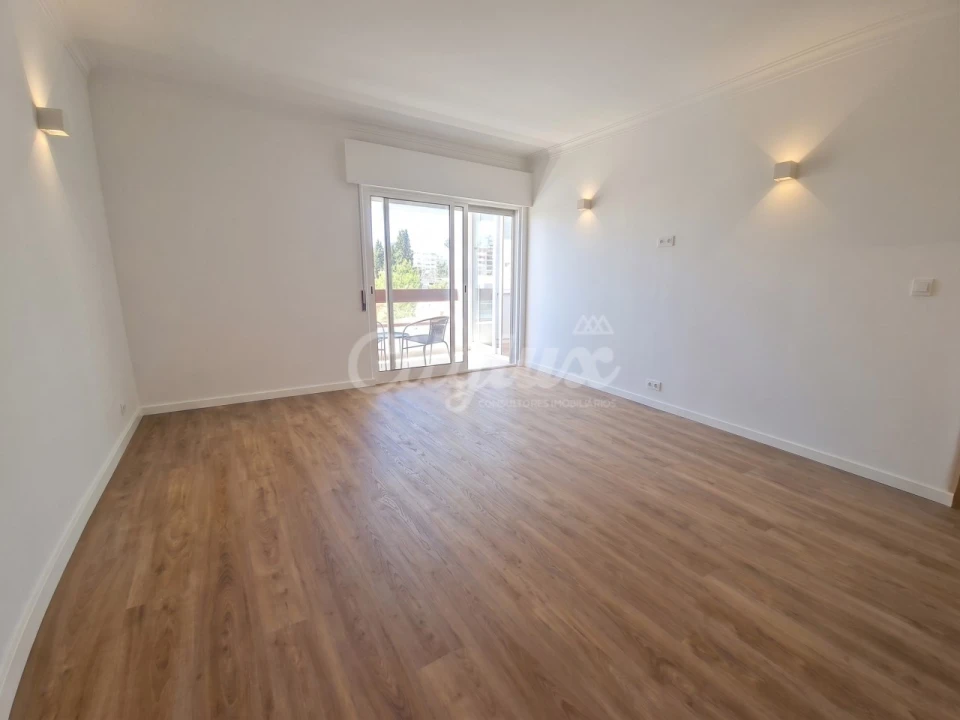 Apartamento T1 para Venda em Alcabideche Foto 3