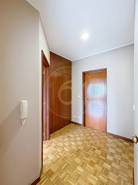Apartamento T2 para Arrendamento em Pedrouços