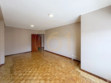 Apartamento T2 para Arrendamento em Pedrouços