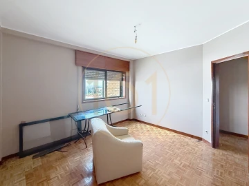 Apartamento T2 para Arrendamento em Pedrouços