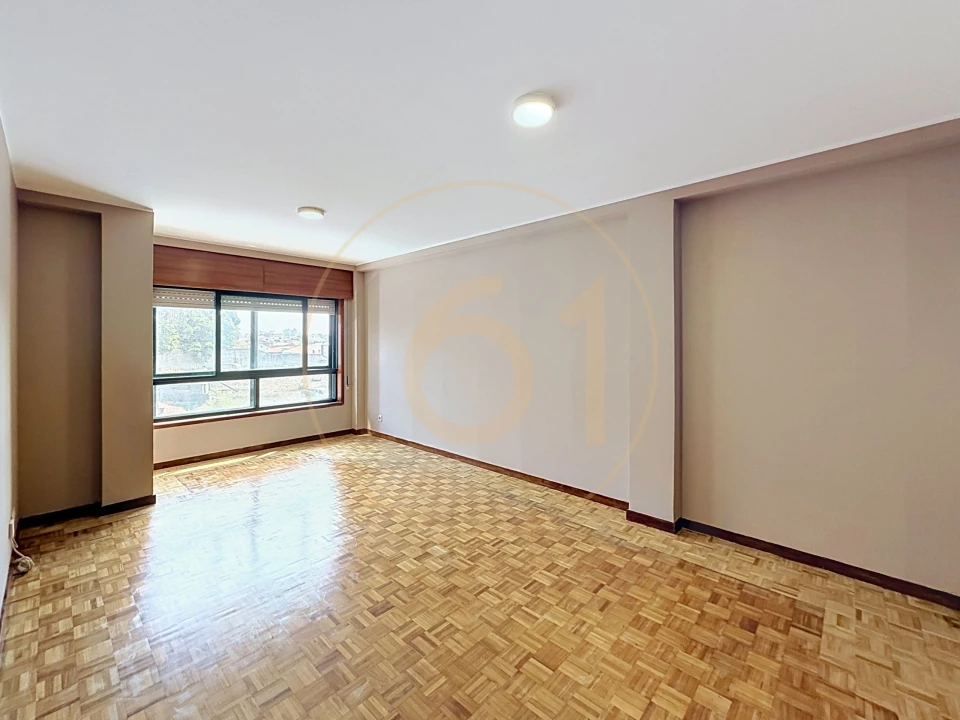 Apartamento T2 para Arrendamento em Pedrouços Foto 1