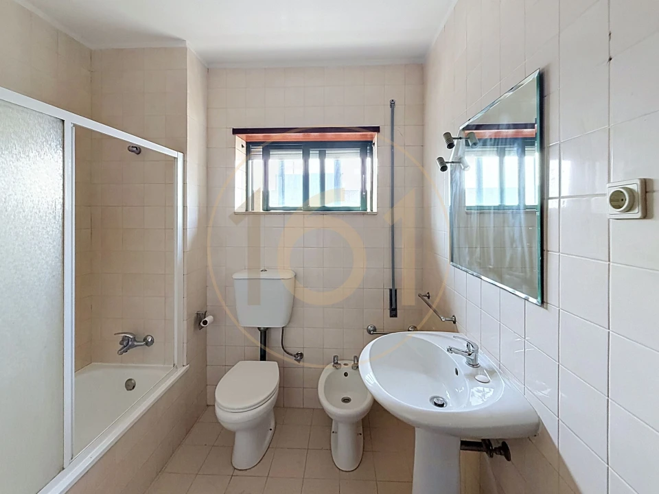 Apartamento T2 para Arrendamento em Pedrouços Foto 10
